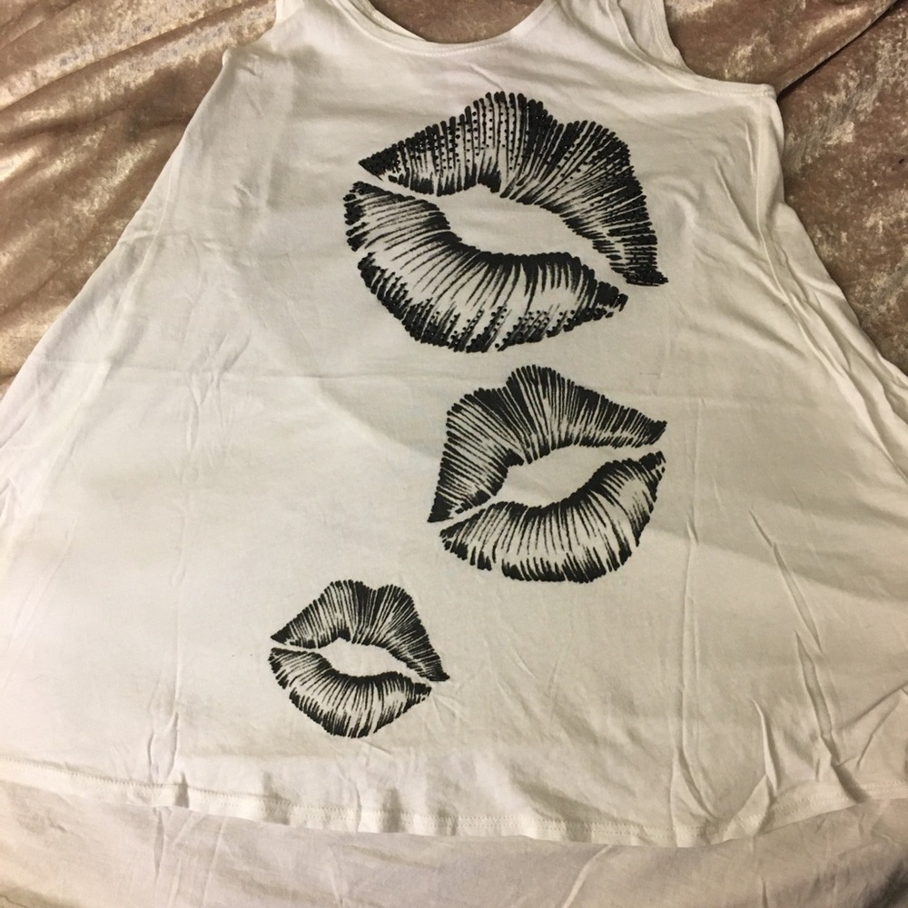 NWOT kiss lips tank top